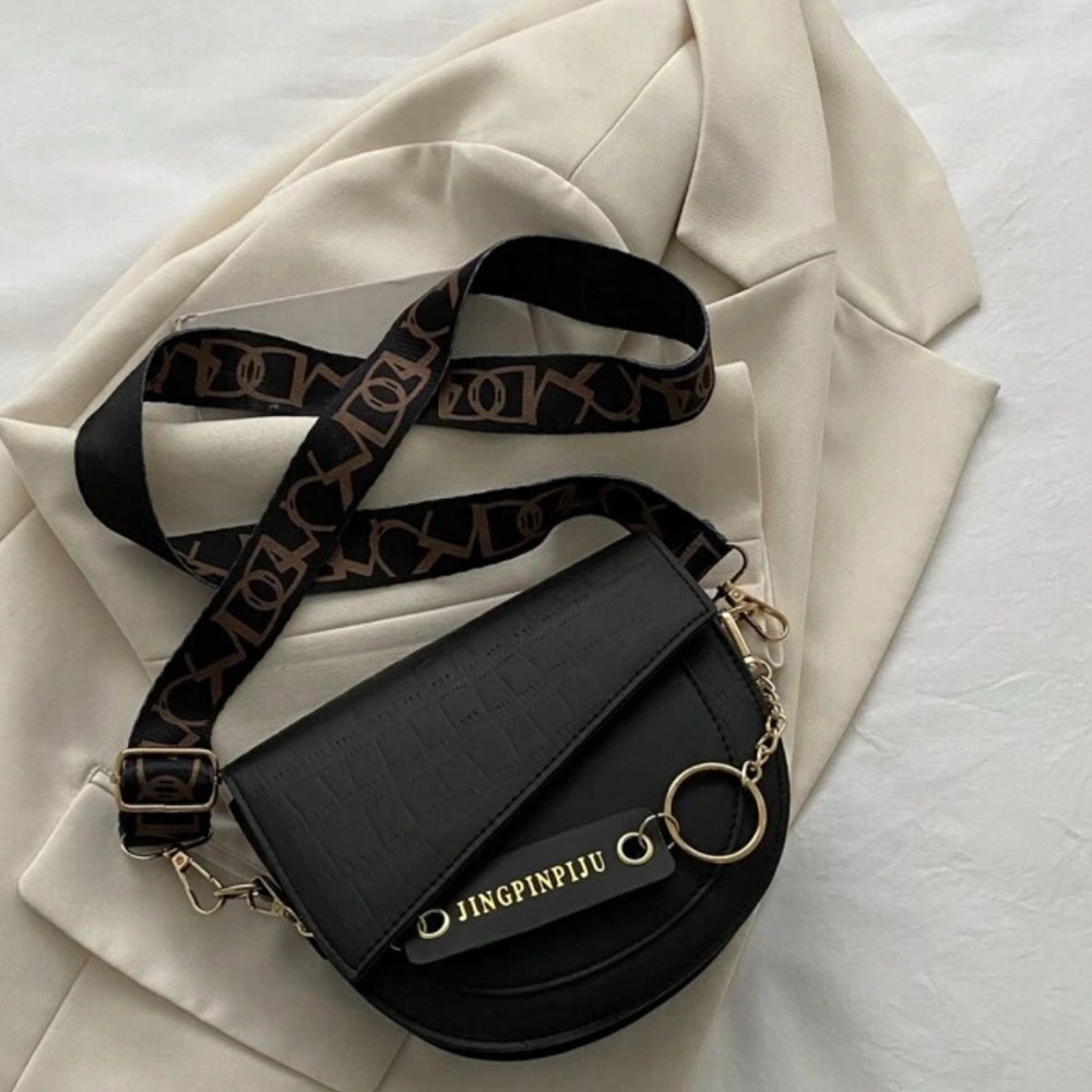 Trendy Black Crossbody Bag Gold Chain Accent Chic Shoulder Purse Minimalist Styl - Picture 4 of 5